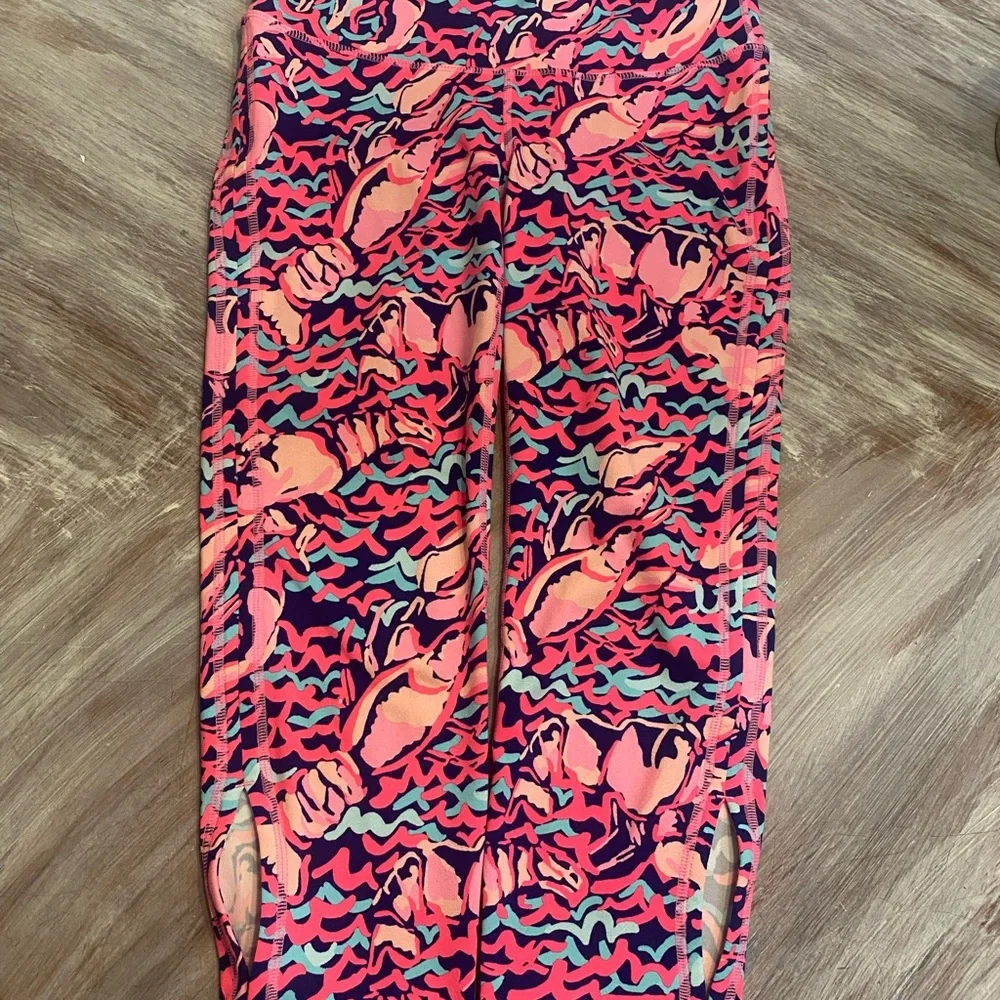 Lilly Pulitzer Luxletic Weekender Capri - Picture 2 of 6